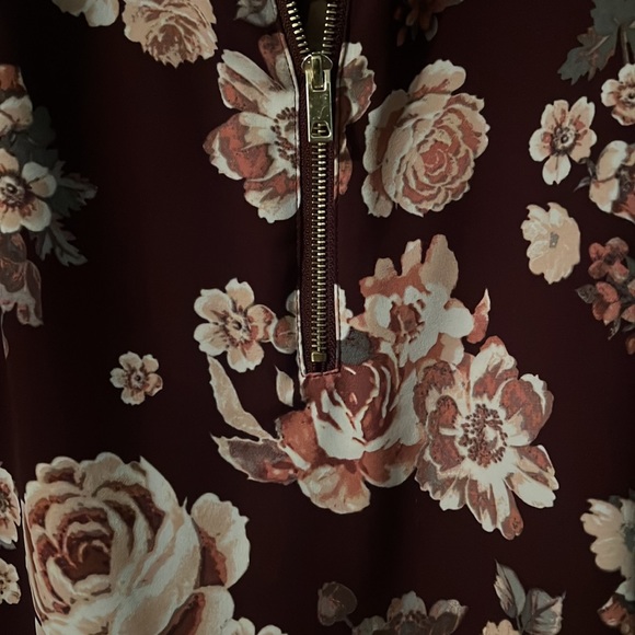 Rue21 blouse with gold zipper and flowers small - Picture 7 of 8